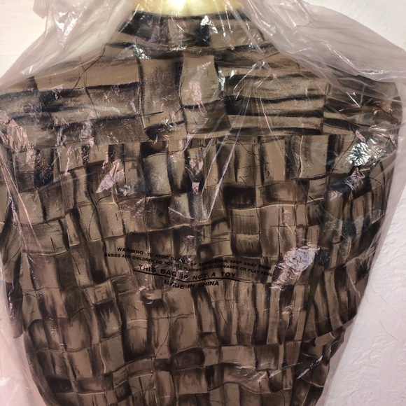 Men’s Shirt - Picture 2 of 3